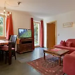 Bichler Katrin, Apartman